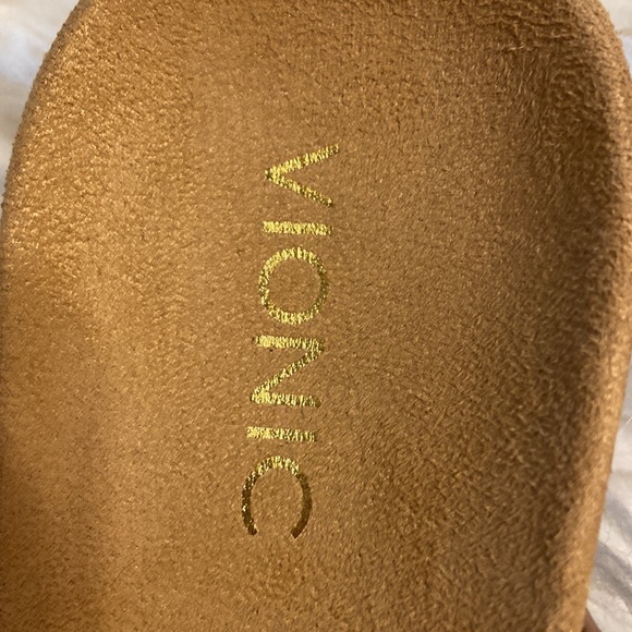 VIONIC Sandals size 8 BNWOT please see all photos adjustable stripes - Picture 3 of 16
